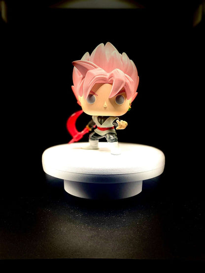 Funko Pop! Figur von Goku Black in Super Saiyan Rosé Form mit Sense aus Dragon Ball Super, 9 cm Vinylfigur auf dem Podest.